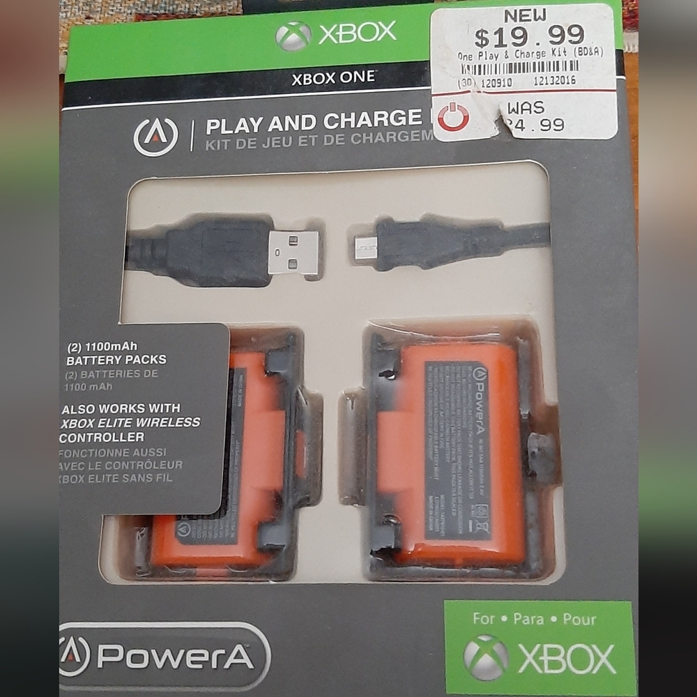 XBOX ONE PLAY AND CHARGE * NEW/SEALED